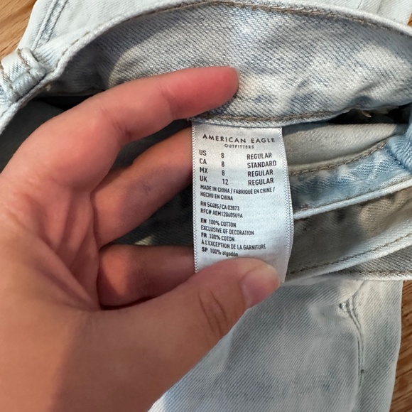American Eagle Distressed Mom Jeans - Picture 4 of 5